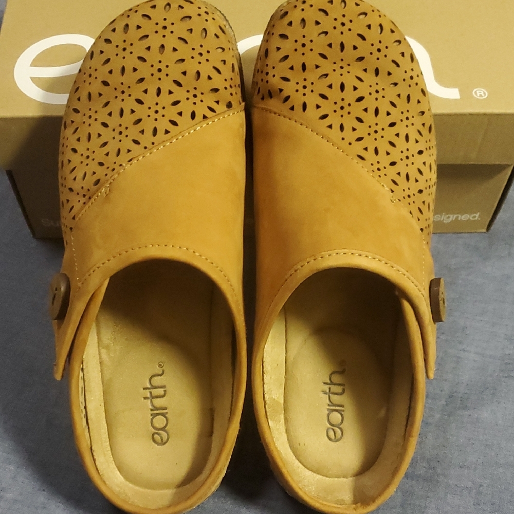 Earth Erinn Women's Brown/Tan Leather Perforated Mules Size 9 EXC!
